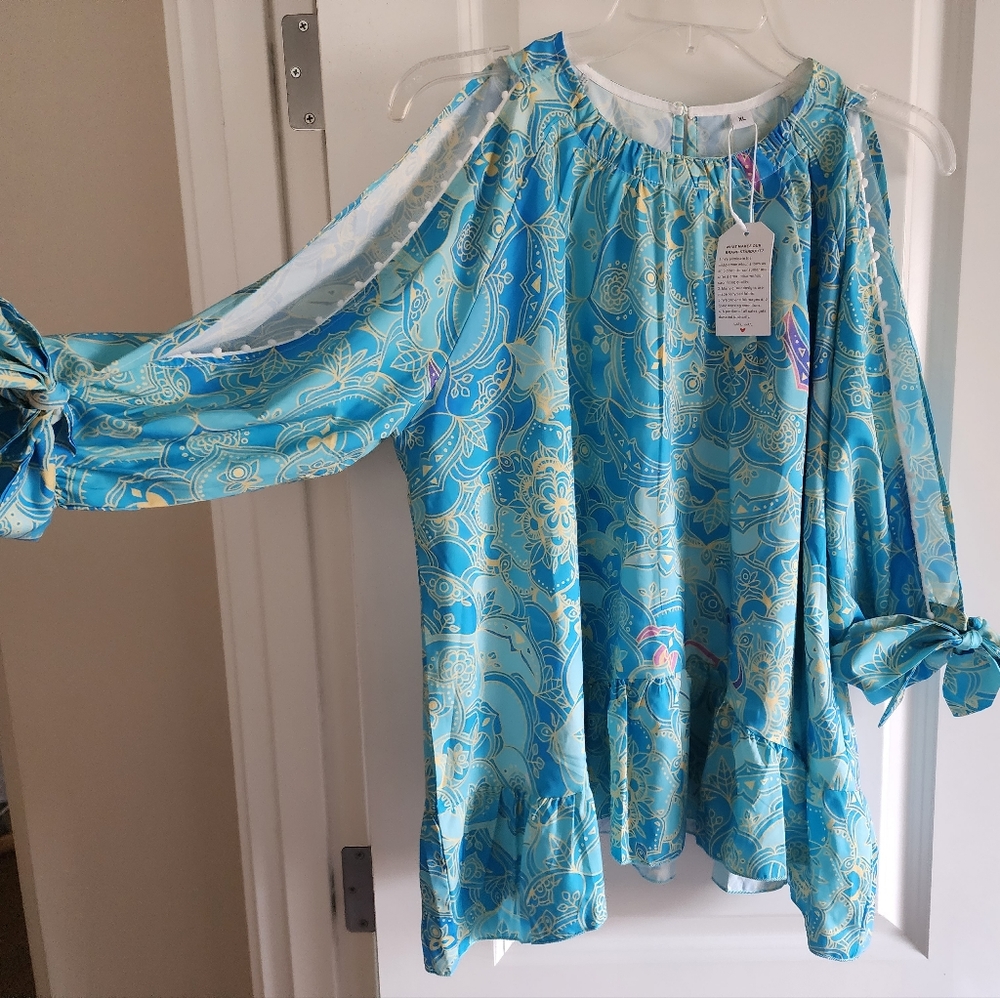 Flowy long cut out sleeves shirt